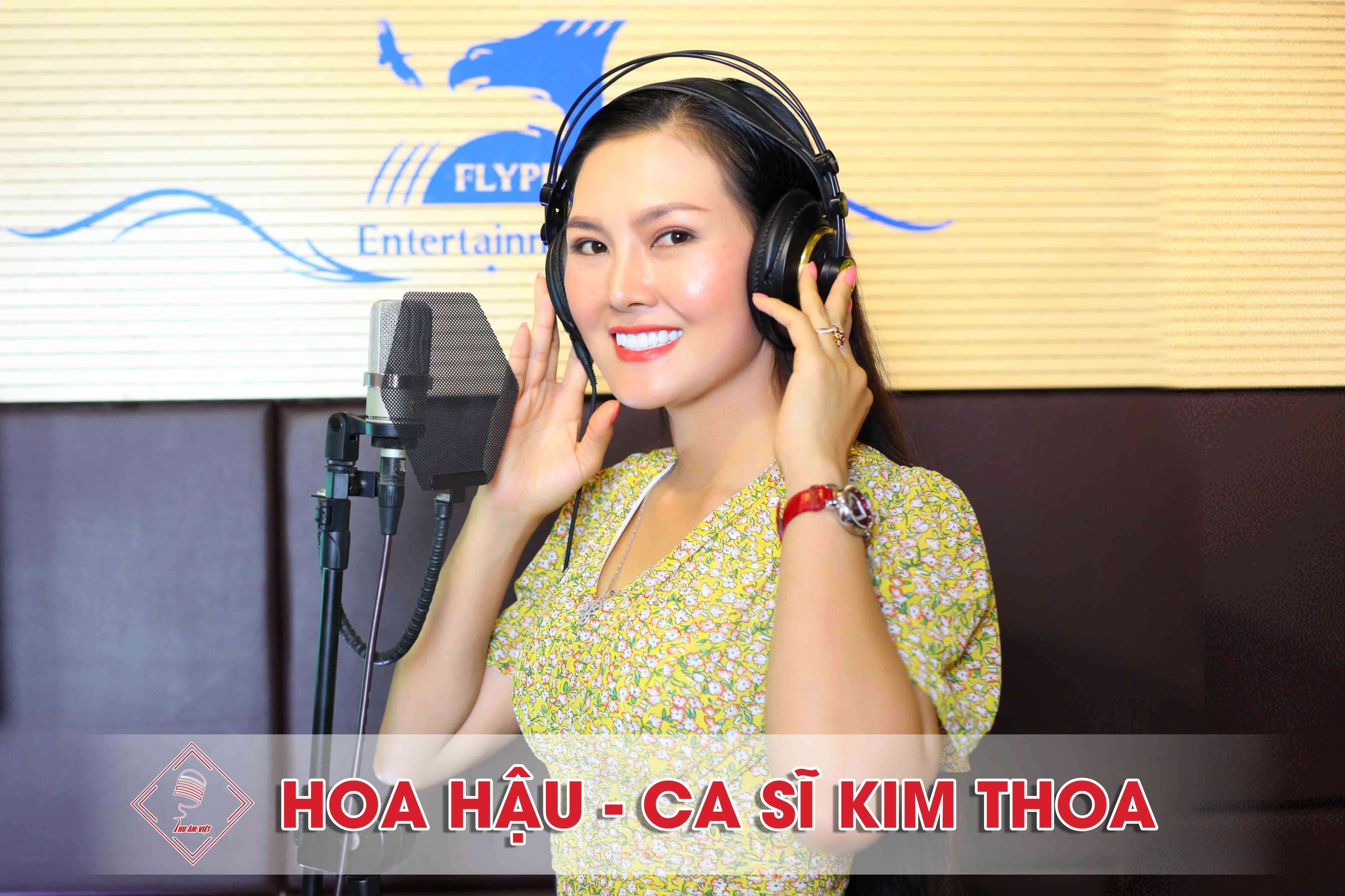 Hoa hậu ca sĩ Kim Thoa tại phòng thu âm Thu Âm Việt